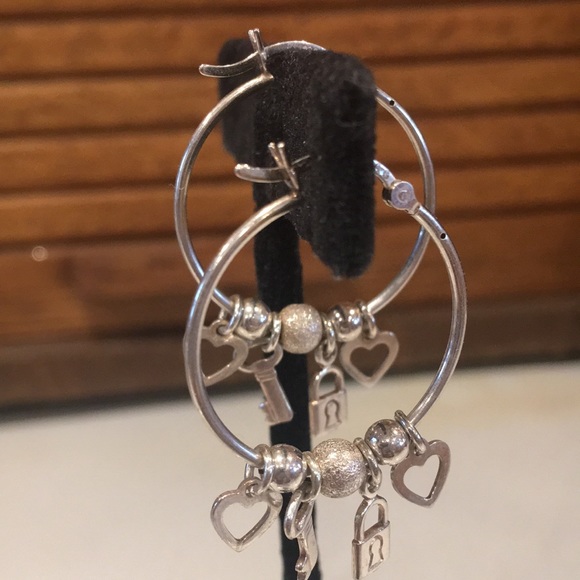 925 Key to My Heart sterling silver hoop earrings with tiny charms - Picture 1 of 6